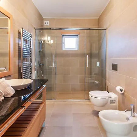 Ferrel Sleeps 6 Pool Wifi * Ferrel