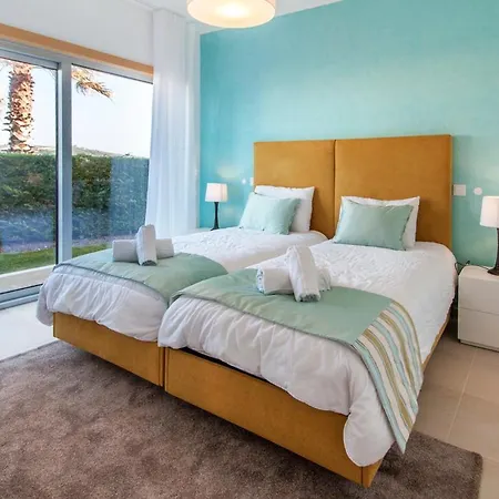 Ferrel Sleeps 6 Pool Wifi Villa